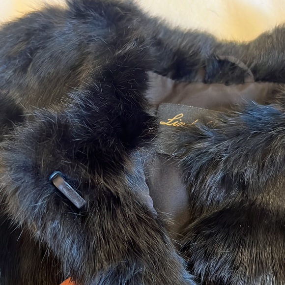 Linda Richard’s black fur very suede detail - Picture 5 of 6